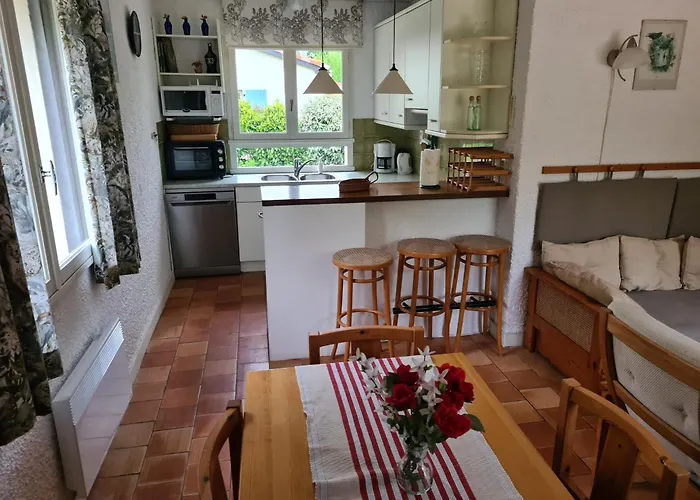 Village Le 233 * Ecuras